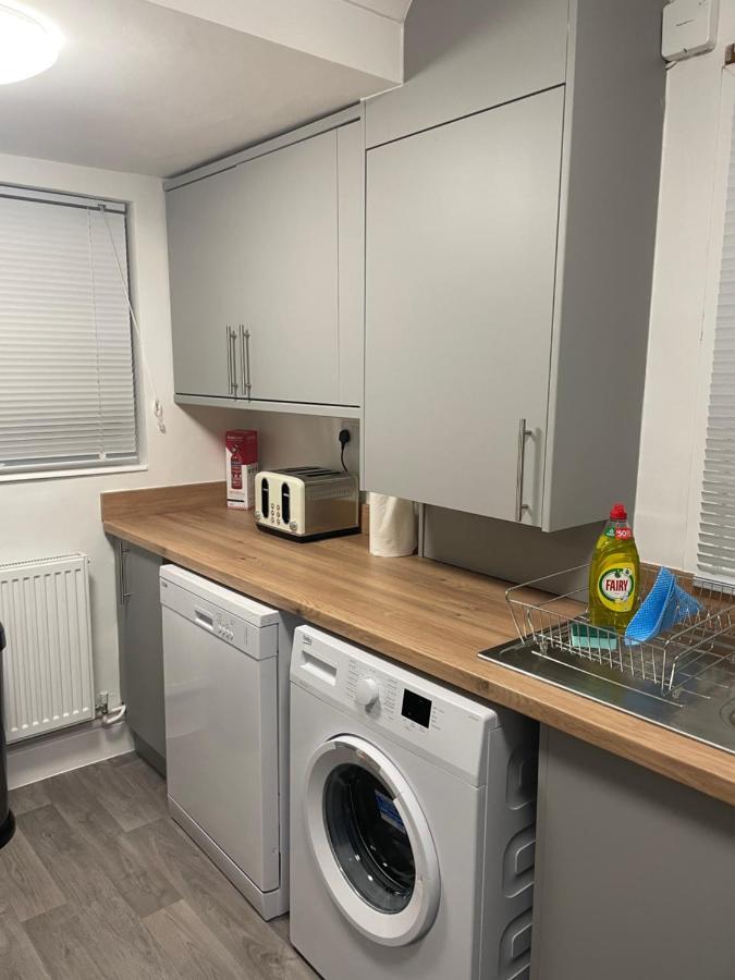 Comfy Home For Contractors And Families With Free Parking - Sage View 올더숏 외부 사진