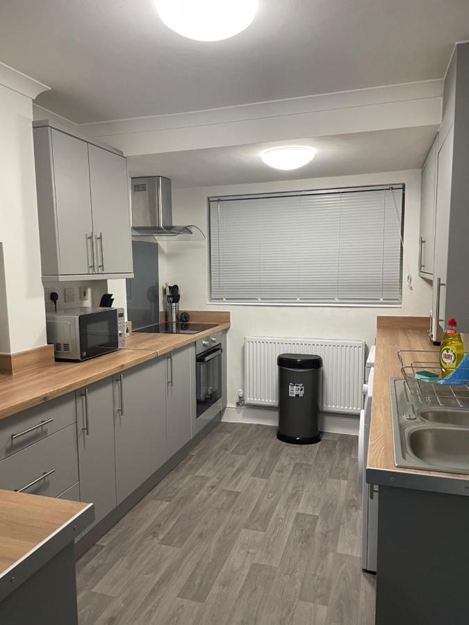 Comfy Home For Contractors And Families With Free Parking - Sage View 올더숏 외부 사진