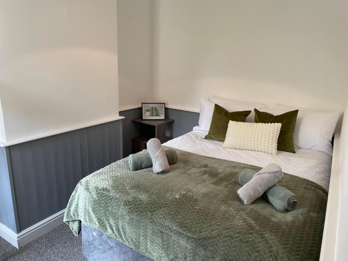 Comfy Home For Contractors And Families With Free Parking - Sage View 올더숏 외부 사진