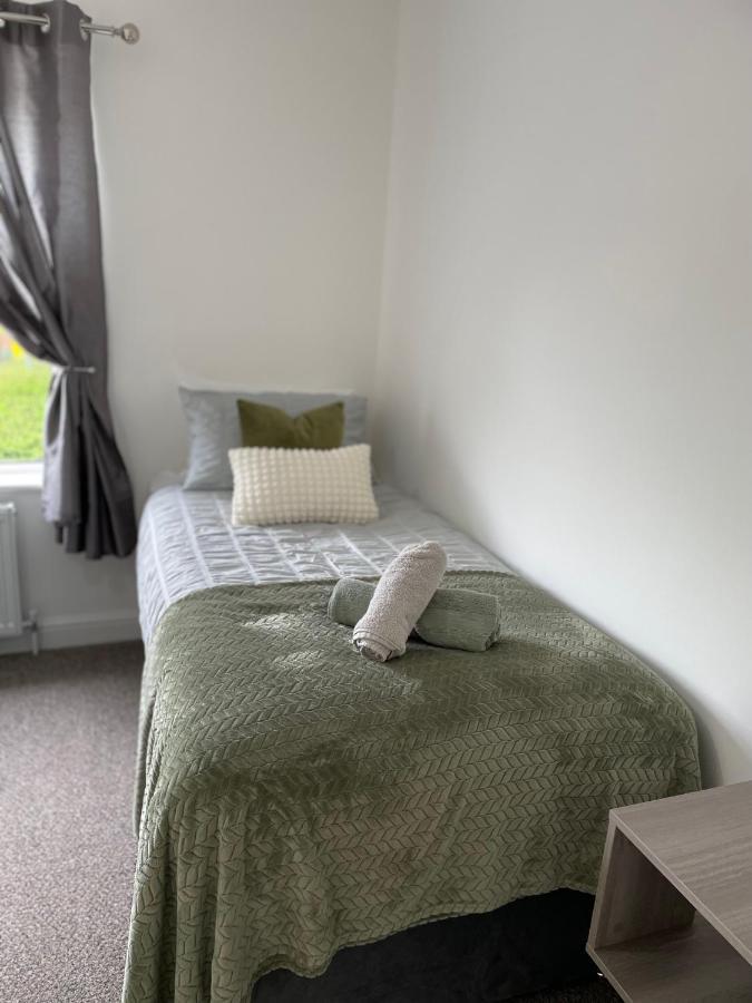 Comfy Home For Contractors And Families With Free Parking - Sage View 올더숏 외부 사진