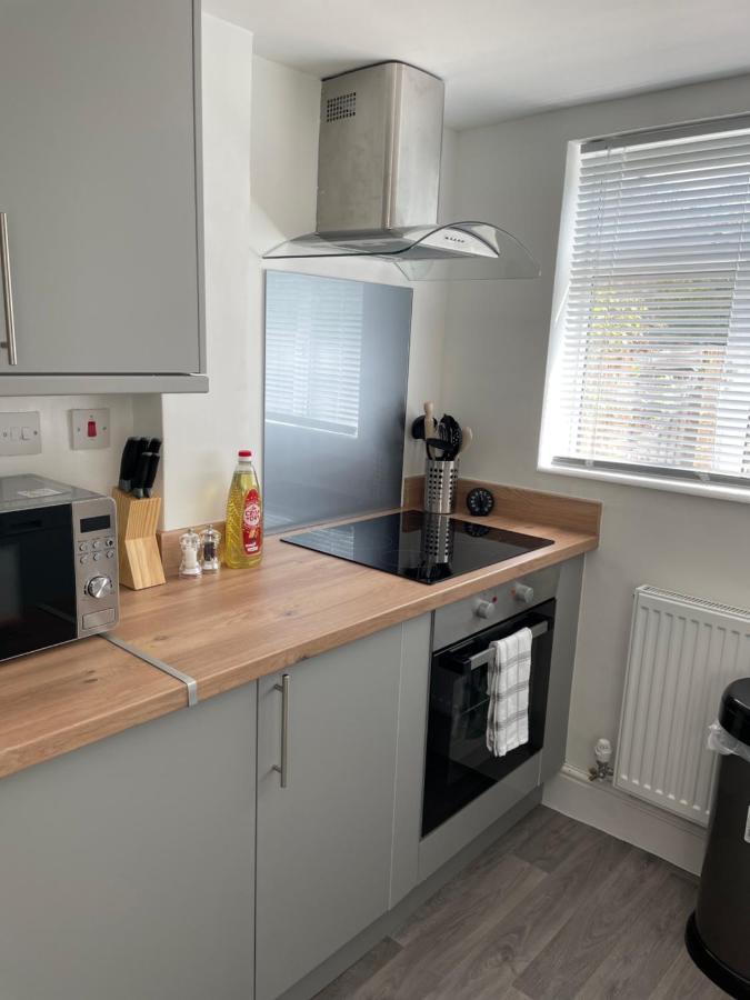 Comfy Home For Contractors And Families With Free Parking - Sage View 올더숏 외부 사진