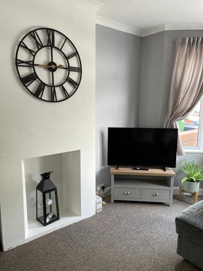 Comfy Home For Contractors And Families With Free Parking - Sage View 올더숏 외부 사진
