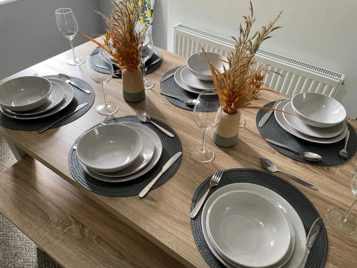 Comfy Home For Contractors And Families With Free Parking - Sage View 올더숏 외부 사진