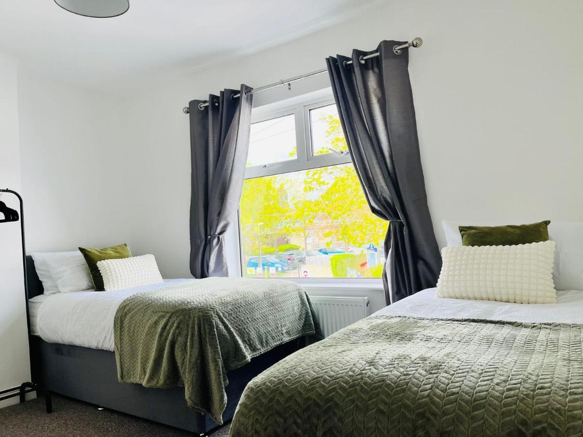 Comfy Home For Contractors And Families With Free Parking - Sage View 올더숏 외부 사진