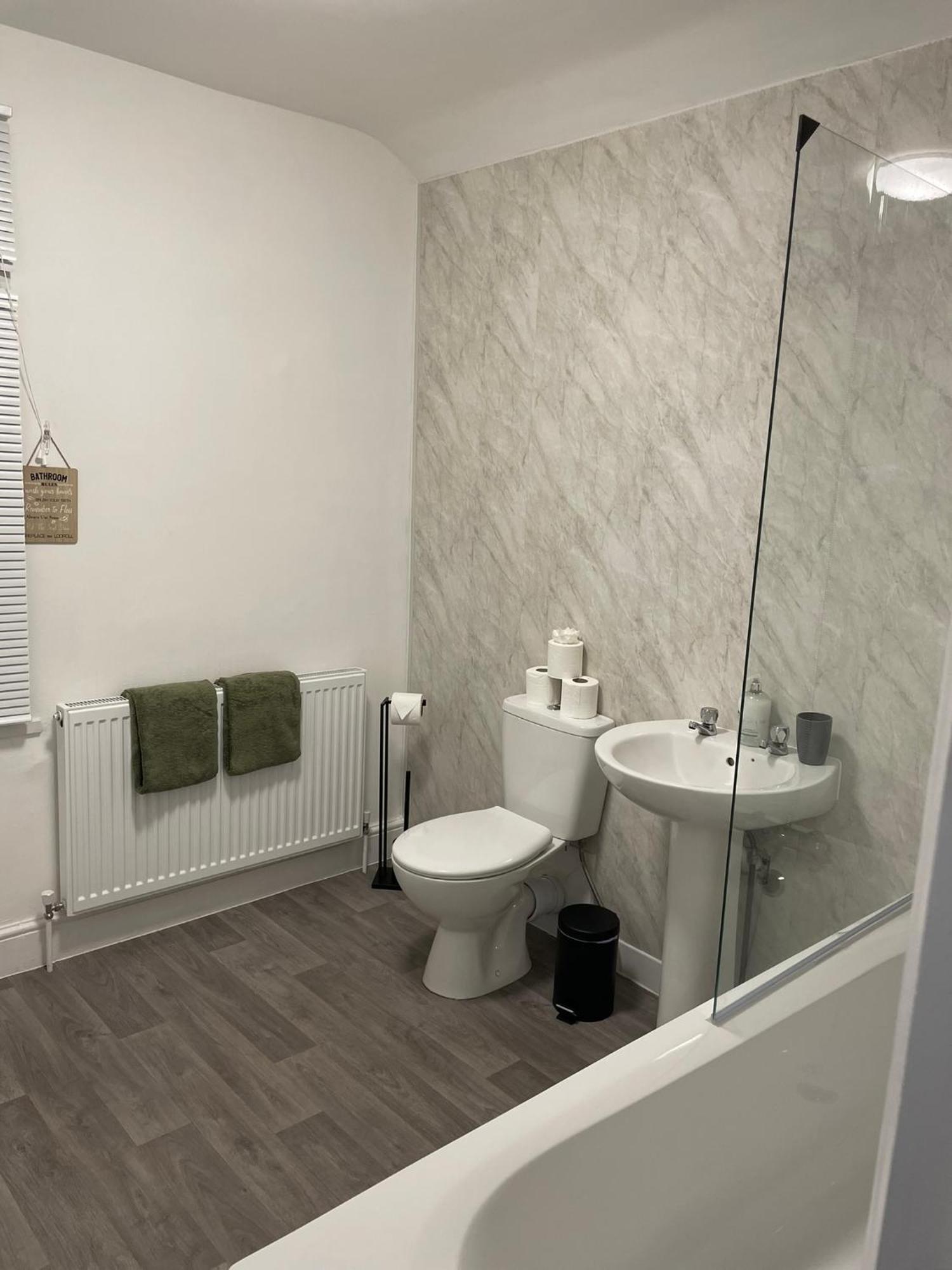 Comfy Home For Contractors And Families With Free Parking - Sage View 올더숏 외부 사진