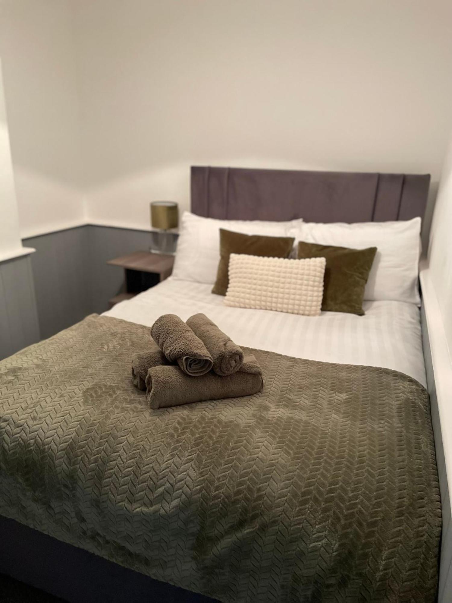 Comfy Home For Contractors And Families With Free Parking - Sage View 올더숏 외부 사진